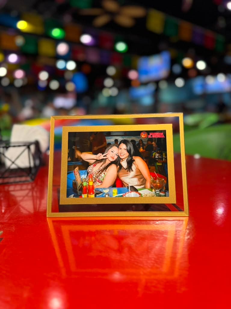 Gold frame — two women at El General