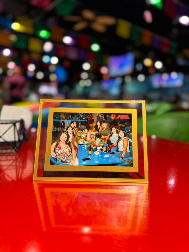 Group with LuminaR frame at restaurant