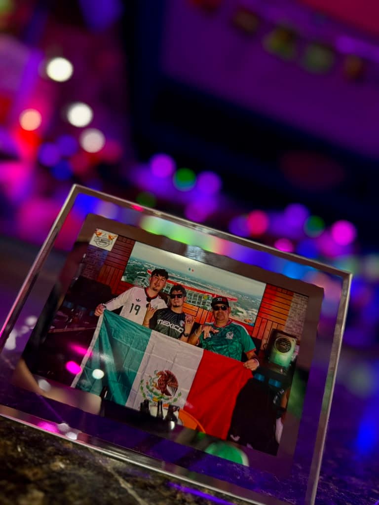 Clear frame with fans and Mexican flag